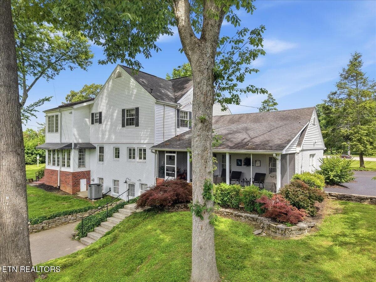 Photo 52 - 607 S Charles G Seivers Blvd, Clinton, TN 37716