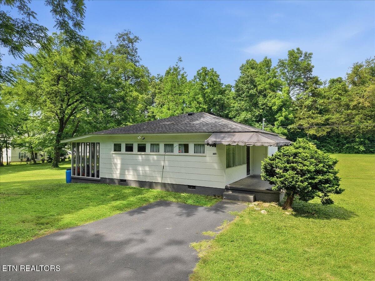 Photo 57 - 607 S Charles G Seivers Blvd, Clinton, TN 37716