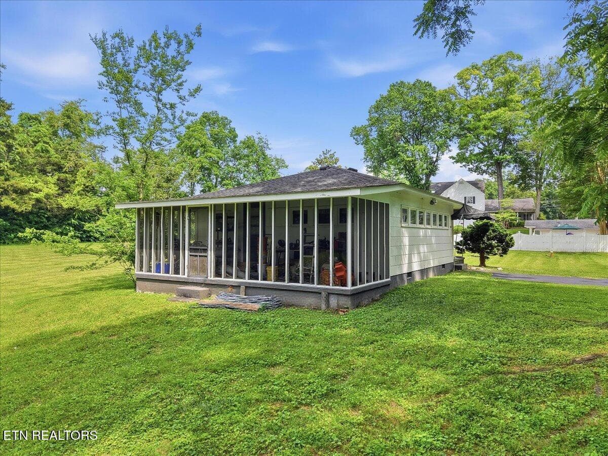 Photo 58 - 607 S Charles G Seivers Blvd, Clinton, TN 37716
