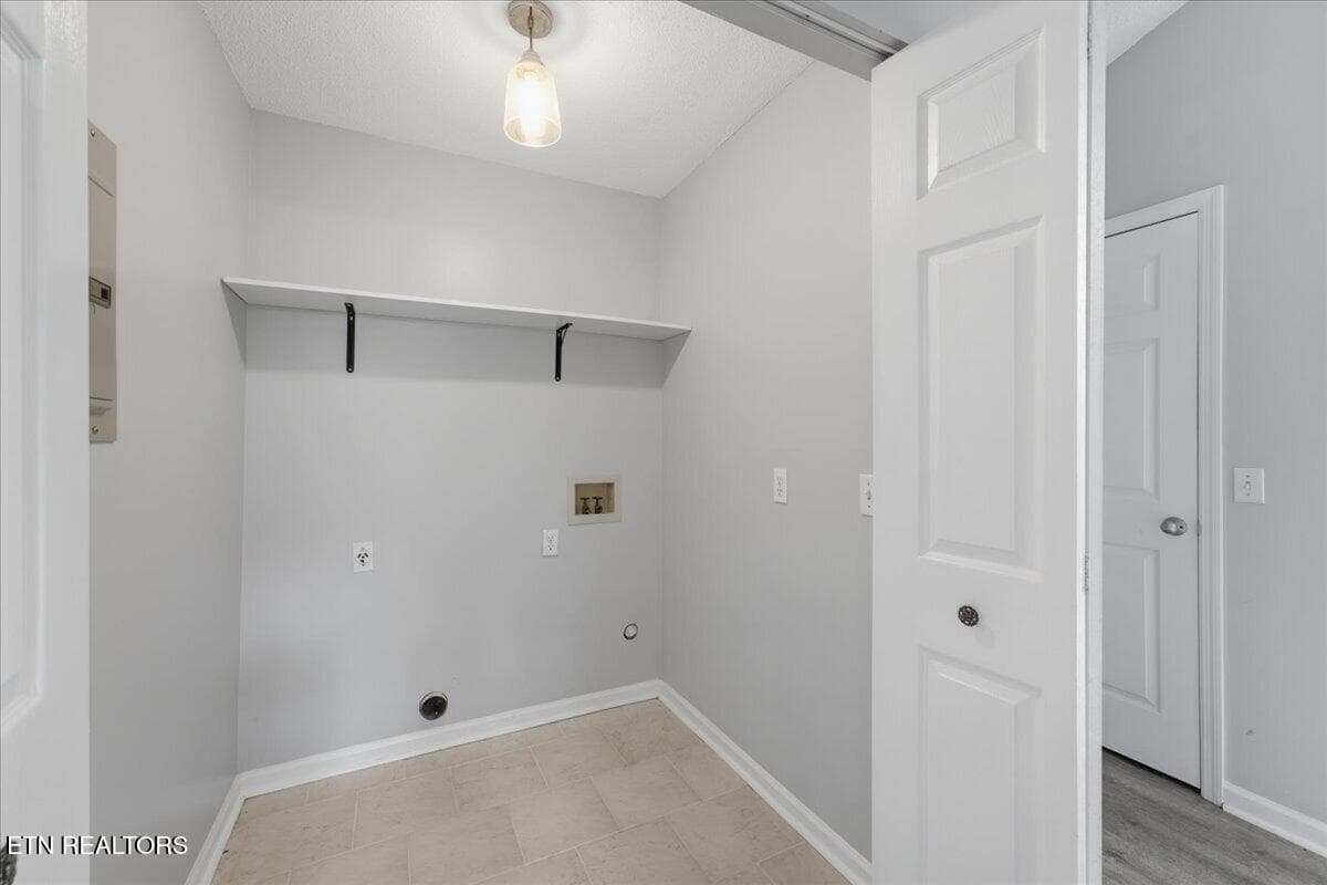 16-Laundry - 1508 Spelling Way, Knoxville, TN 37909, Knoxville