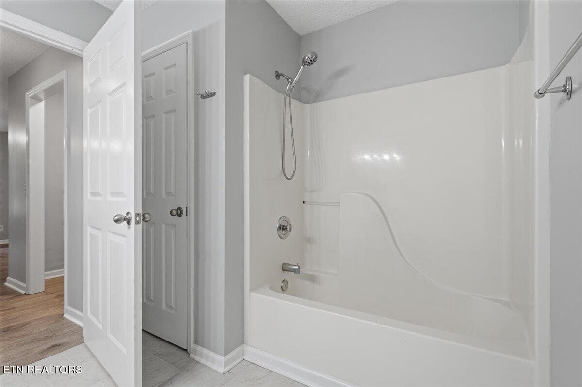 19-Primary Bathroom - 1508 Spelling Way, Knoxville, TN 37909, Knoxville