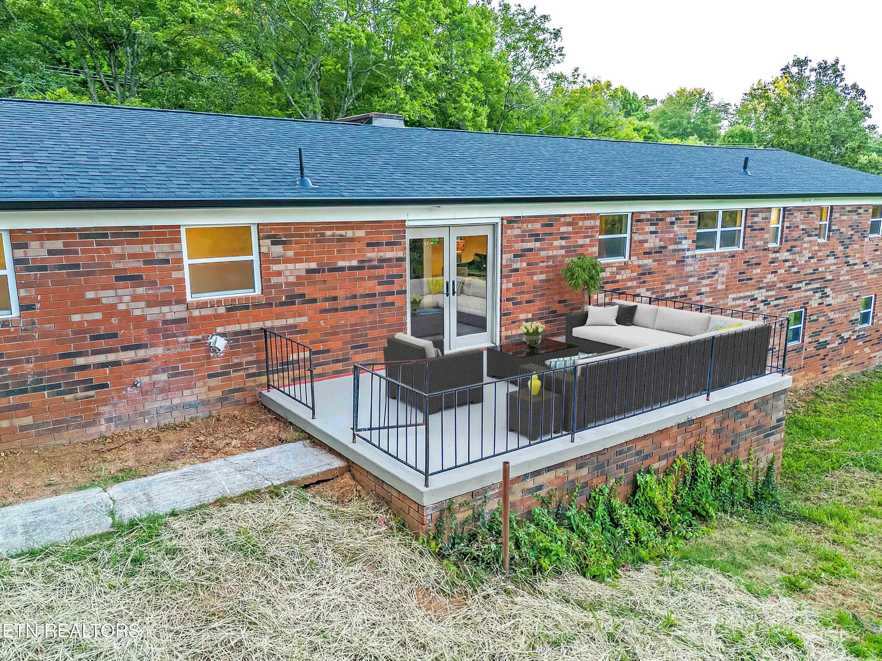Virtually staged - 5160 Indian Warpath Rd, Maryville, TN 37803