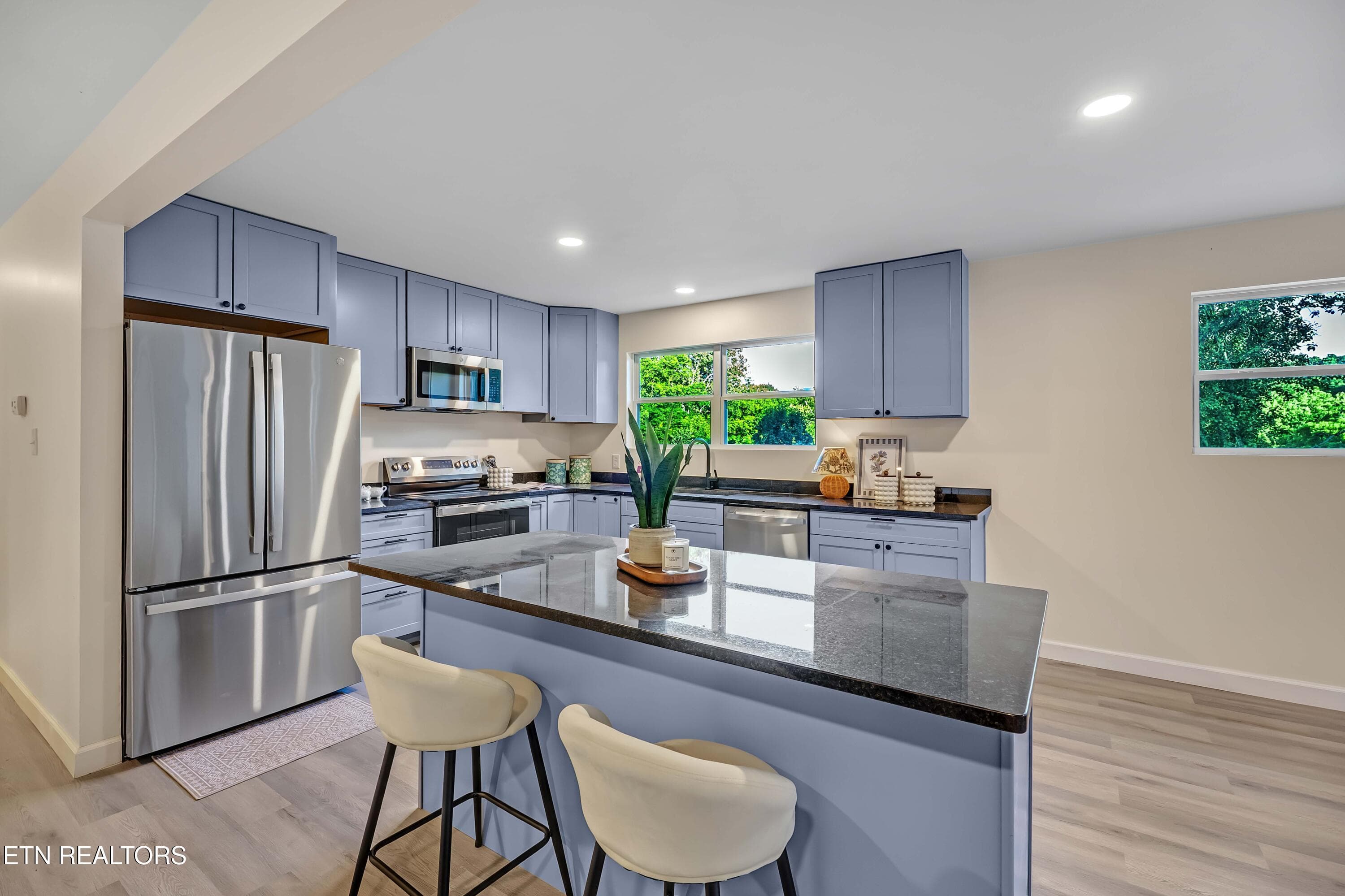 Bran New SS Appliances - 5160 Indian Warpath Rd, Maryville, TN 37803