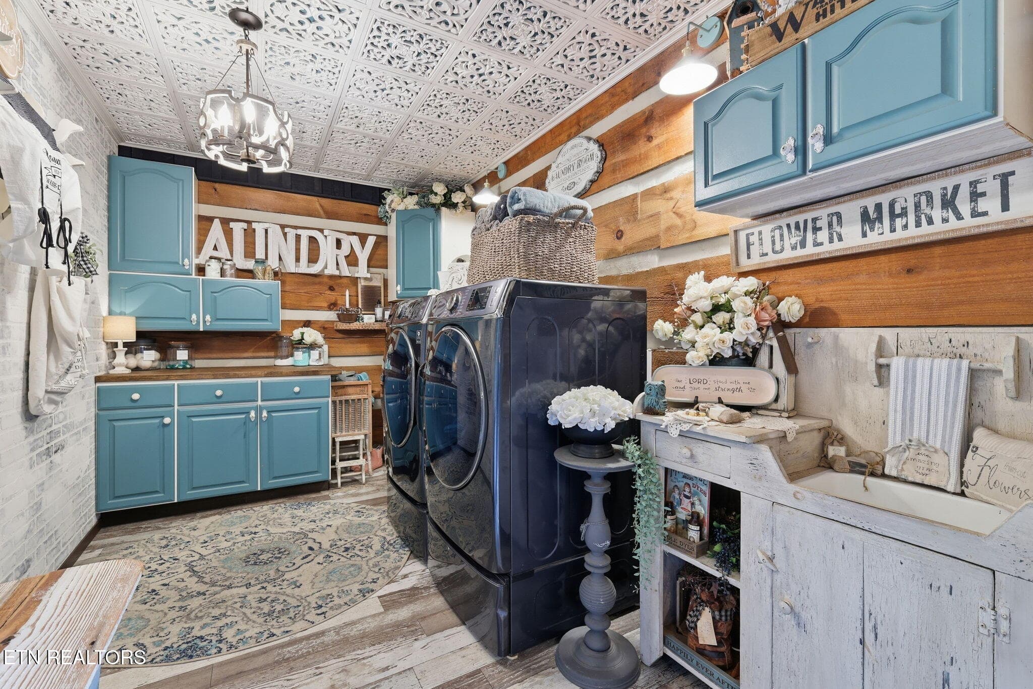 Laundry Lounge - 802 Lee Shirley Rd, Maryville, TN 37801