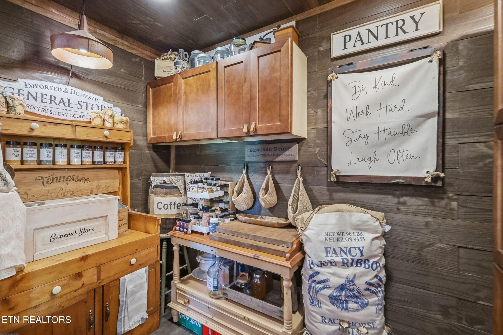 Fancy pantry - 802 Lee Shirley Rd, Maryville, TN 37801
