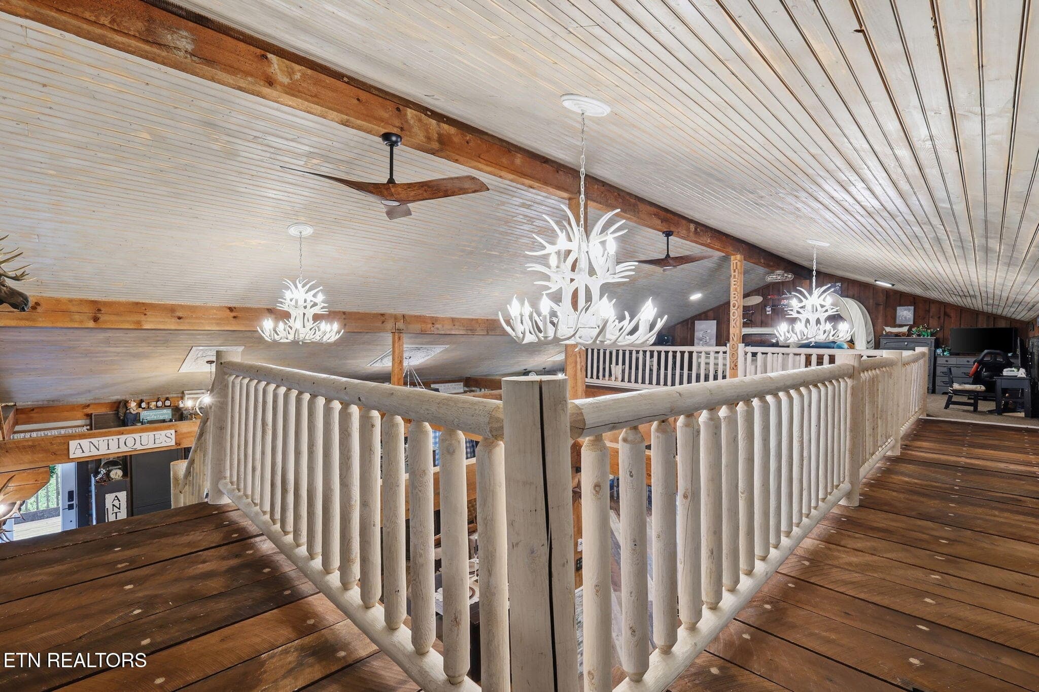 Upper walkway - 802 Lee Shirley Rd, Maryville, TN 37801