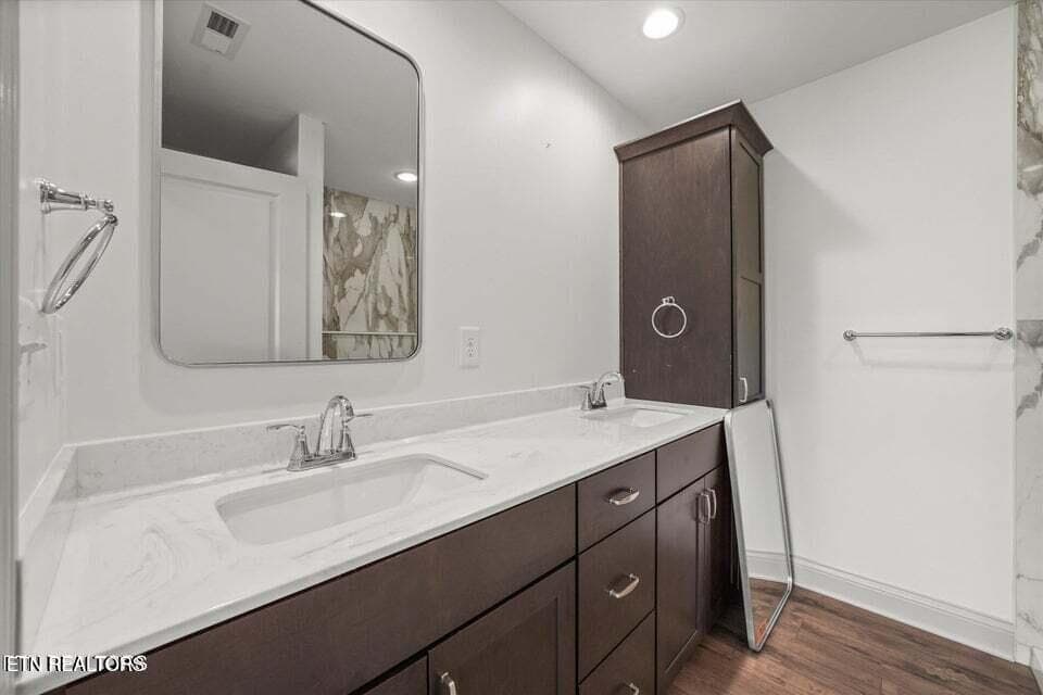 26 MASTER BATH 1 - 7547 Ridge Hollow Way, Knoxville, TN 37924, Knoxville