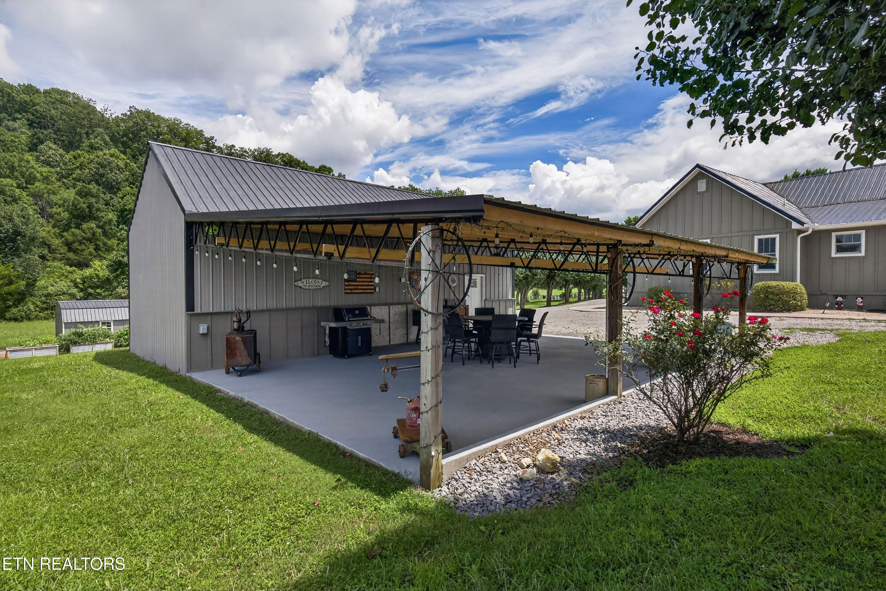 L40A1228 - 112 County Road 290, Philadelphia, TN 37846