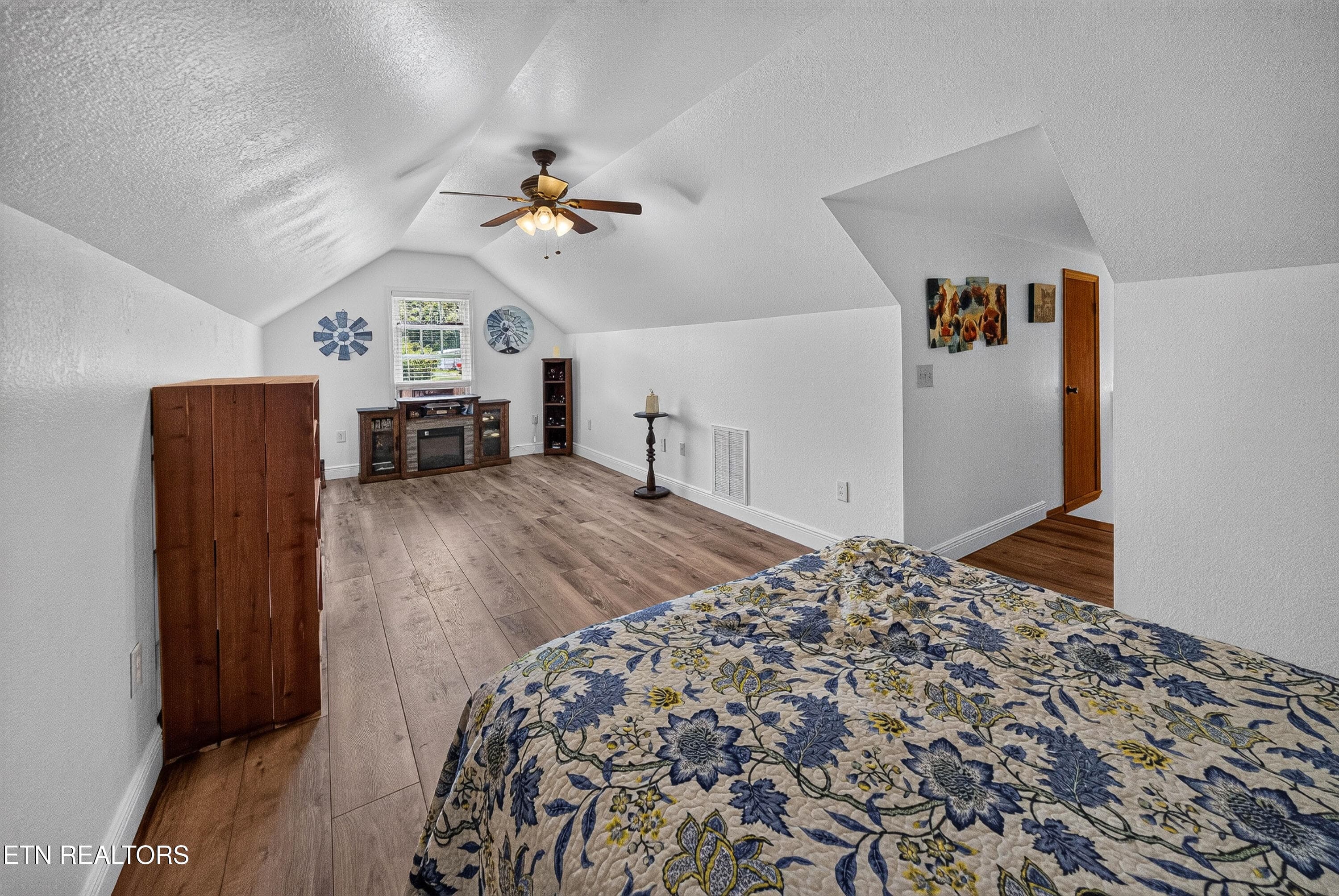 L40A1192 - 112 County Road 290, Philadelphia, TN 37846