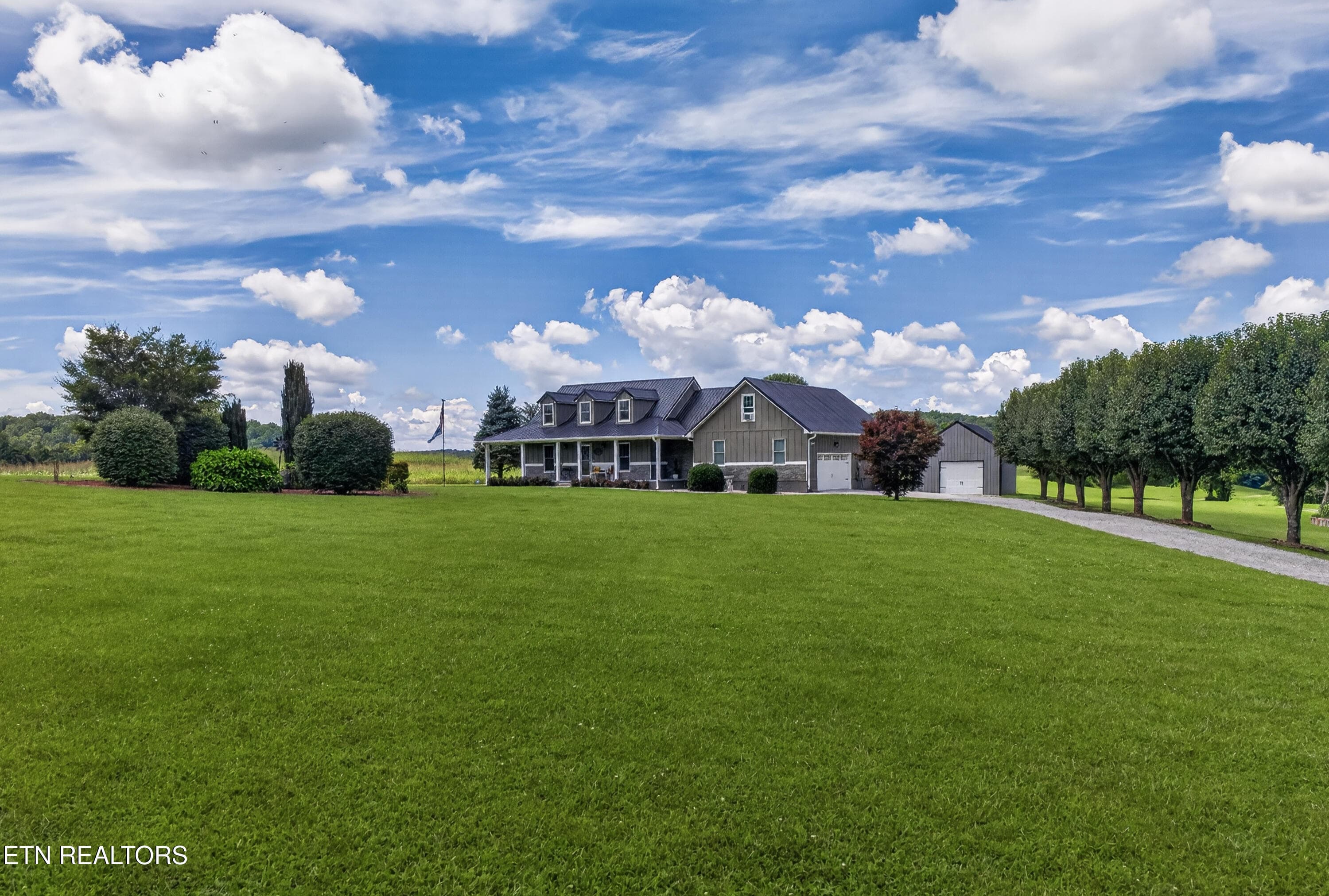 L40A1276 - 112 County Road 290, Philadelphia, TN 37846