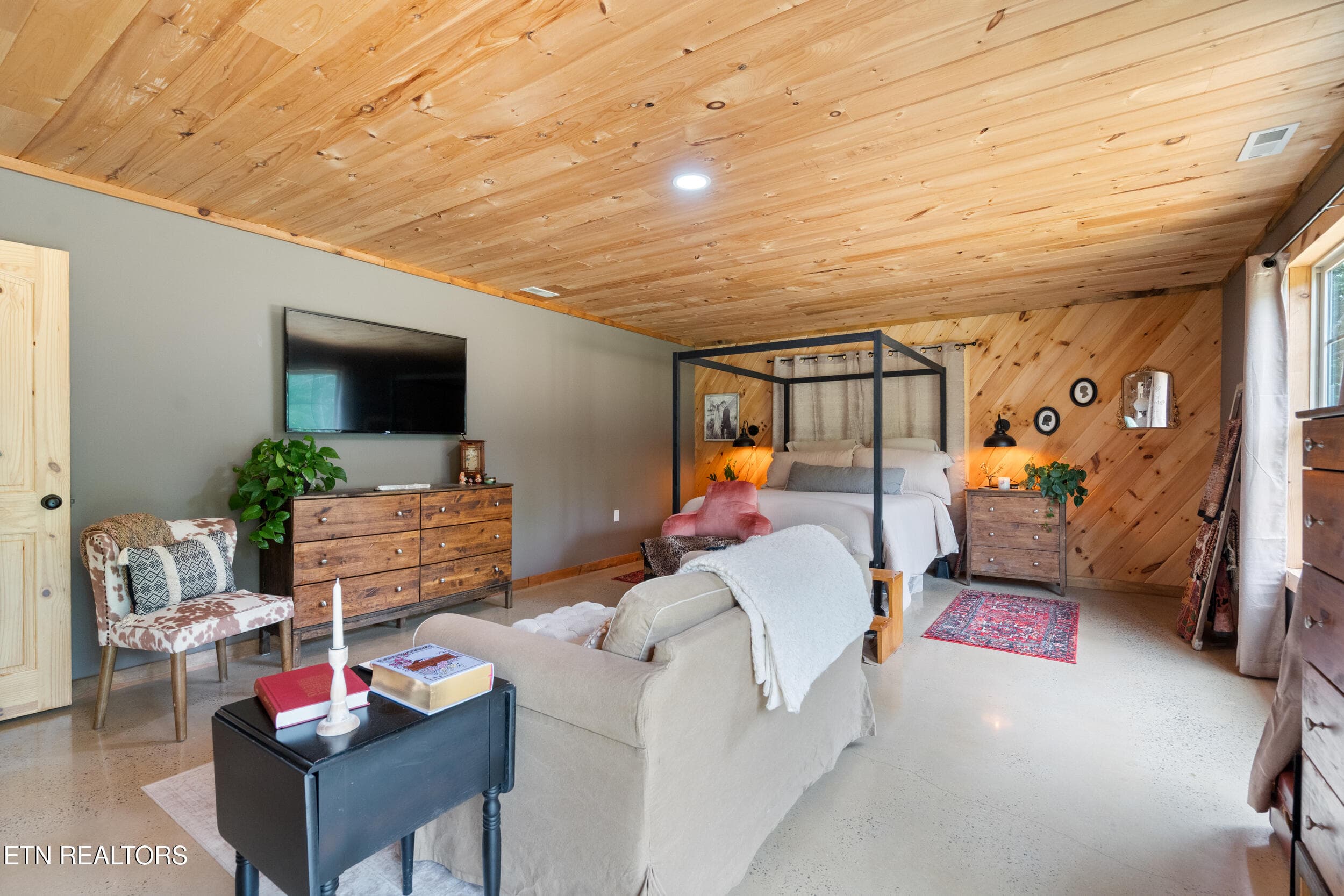 Owner Suite - 904 Meadows Drive, Spencer, TN 38585