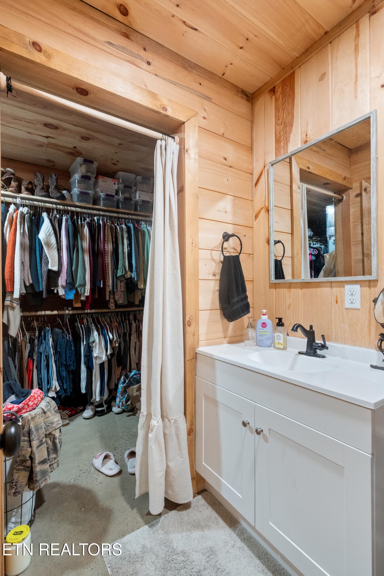Owner Ensuite - 904 Meadows Drive, Spencer, TN 38585