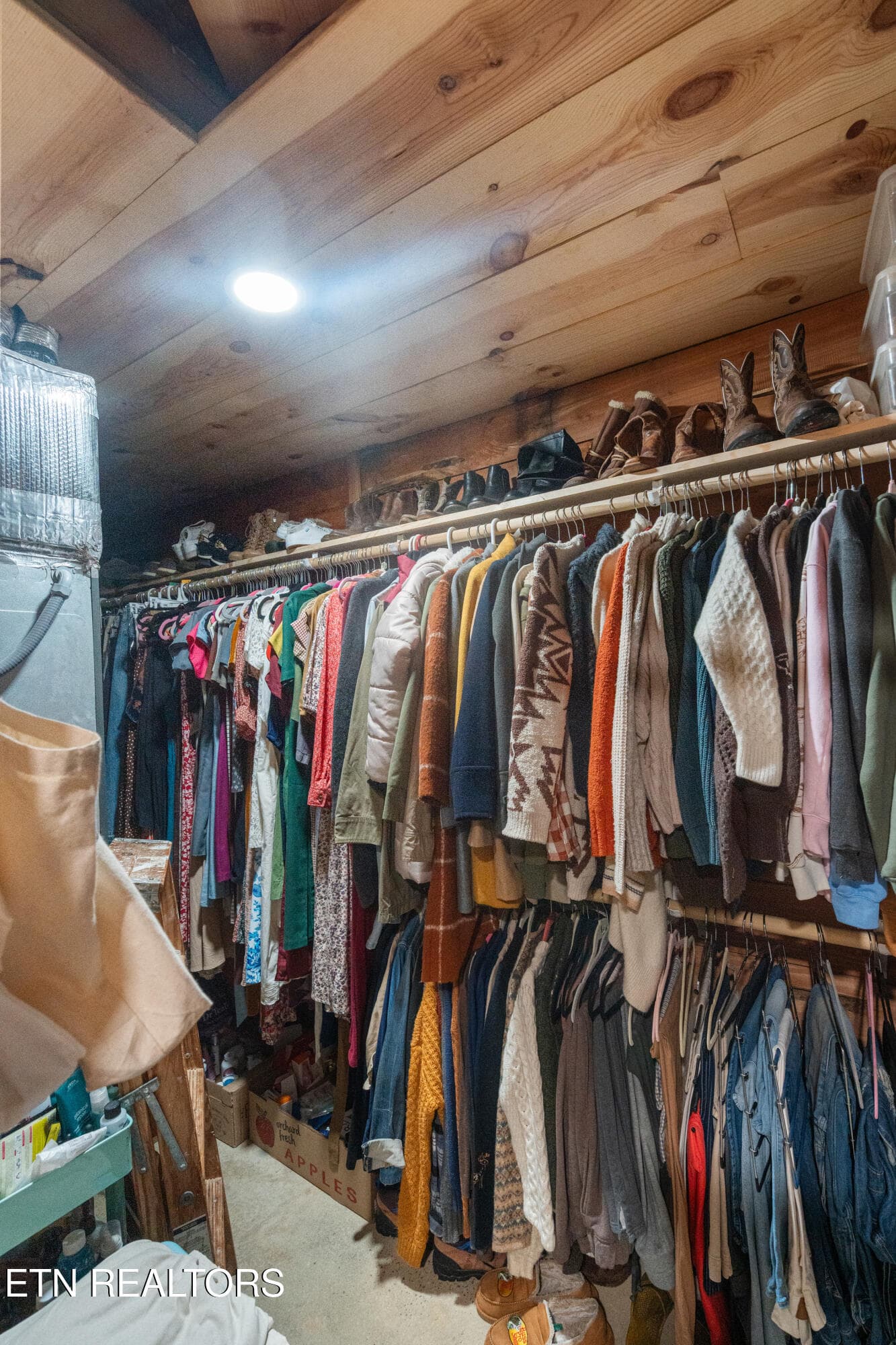 Closet - 904 Meadows Drive, Spencer, TN 38585