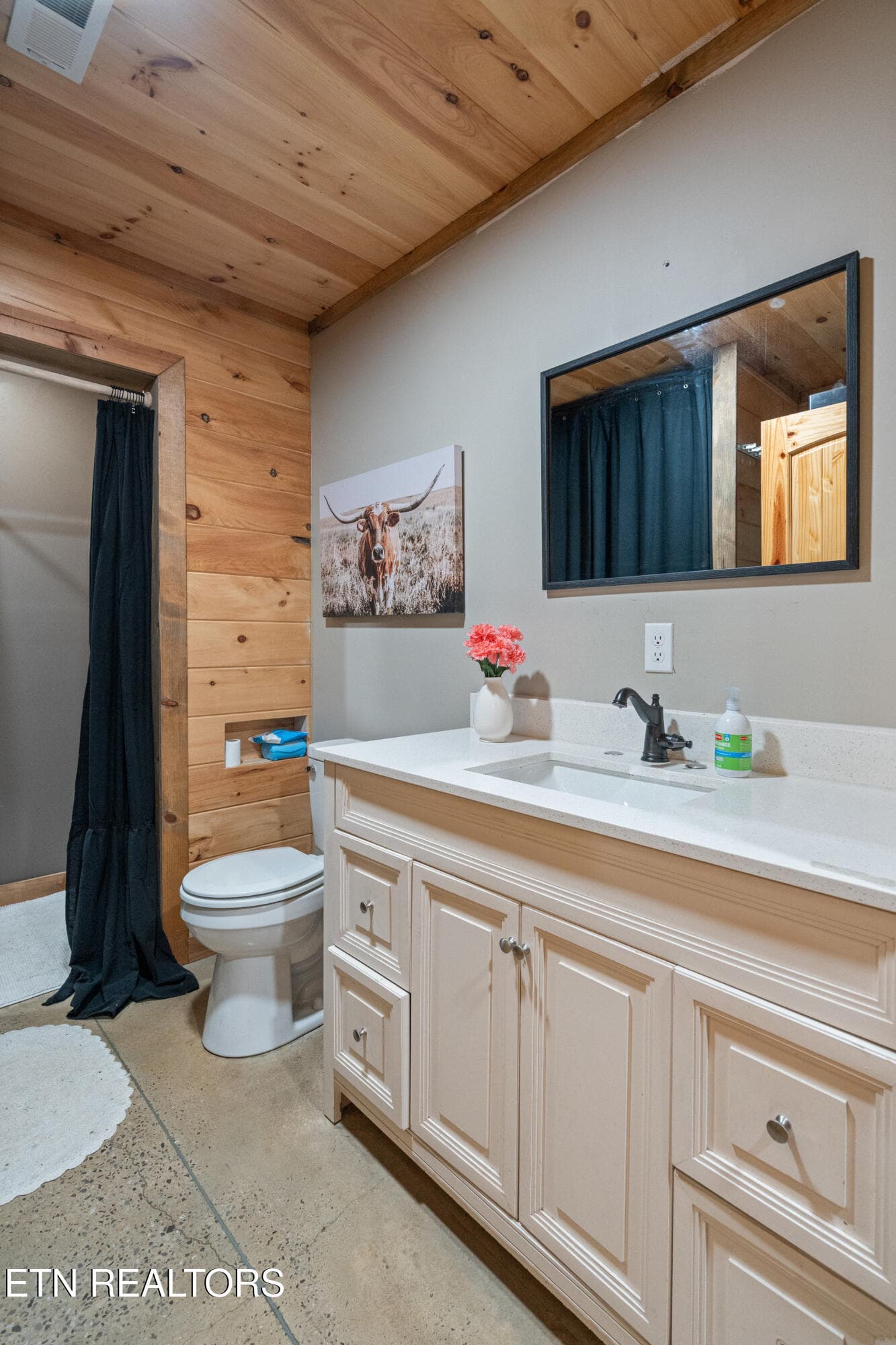 Bathroom 2 - 904 Meadows Drive, Spencer, TN 38585