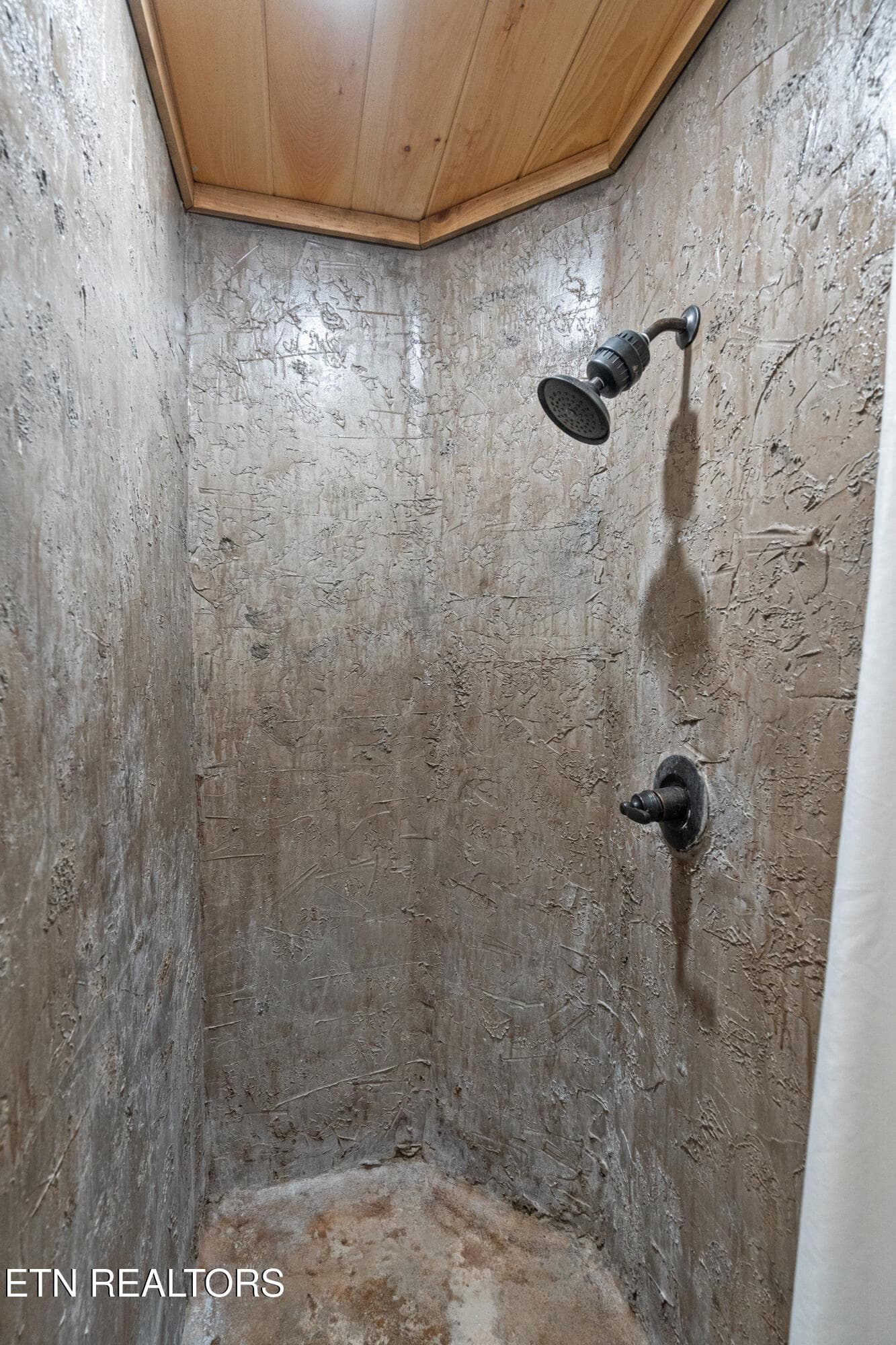Bathroom 2 - 904 Meadows Drive, Spencer, TN 38585