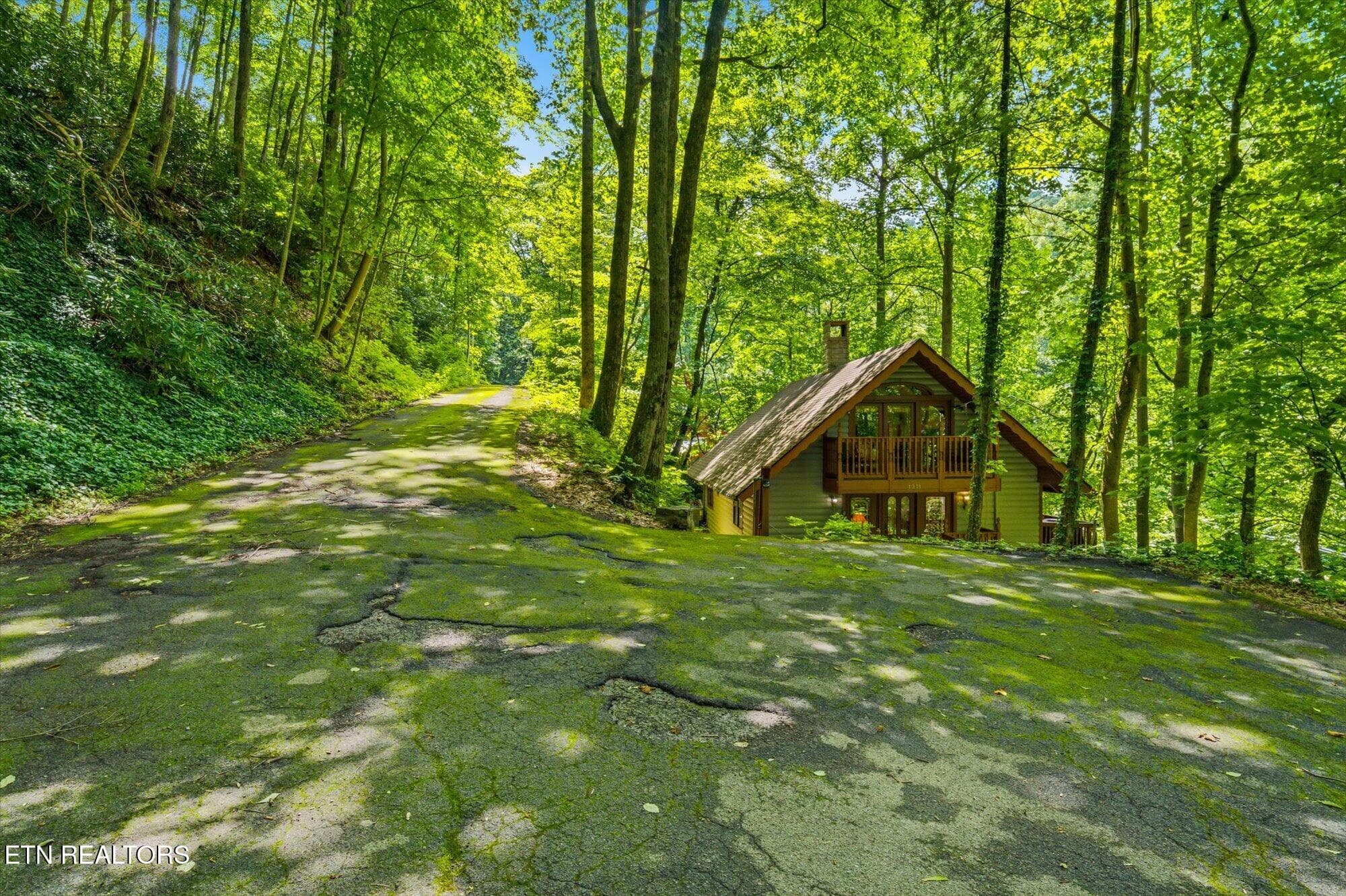 30-1211-N-Baden-Dr-Gatlinburg-TN-3 - 1211 N Baden Drive, Gatlinburg, TN 37738, Gatlinburg