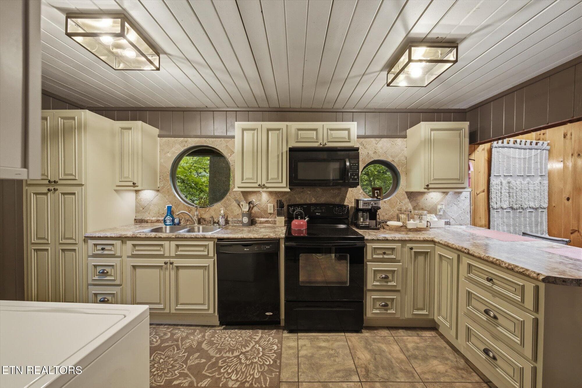 37-1211-N-Baden-Dr-Gatlinburg-TN-10 - 1211 N Baden Drive, Gatlinburg, TN 37738, Gatlinburg