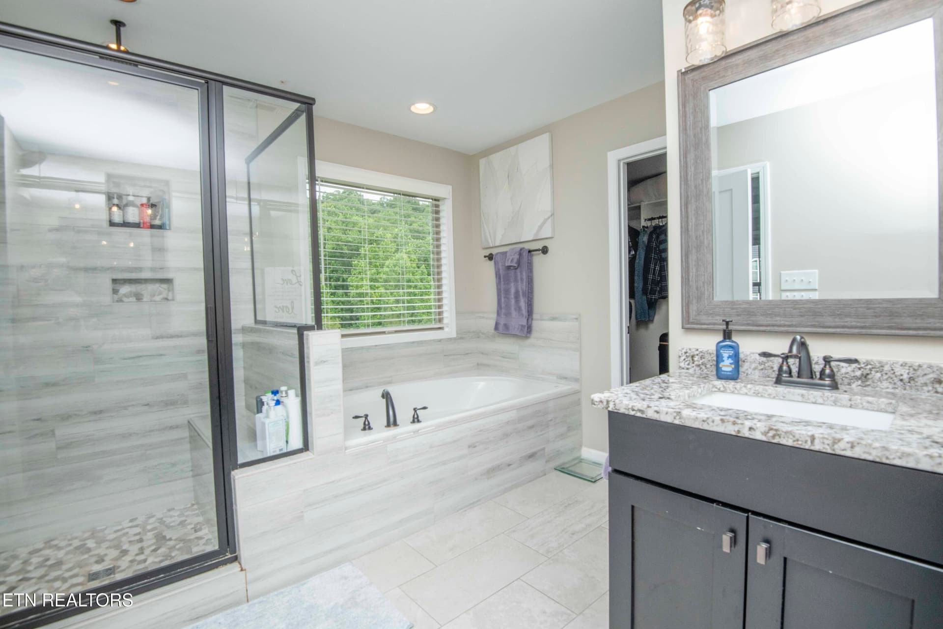 master bath 1_1 - 1905 Highlands Ridge Lane, Knoxville, TN 37932