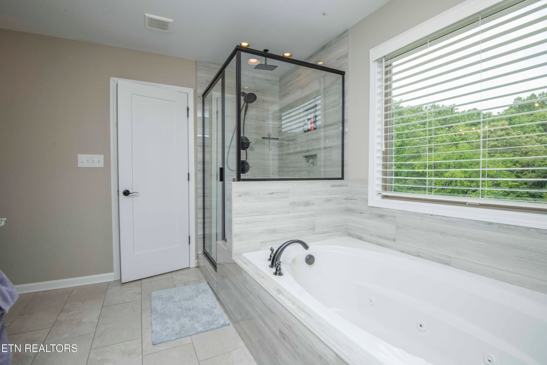 master bath_1 - 1905 Highlands Ridge Lane, Knoxville, TN 37932