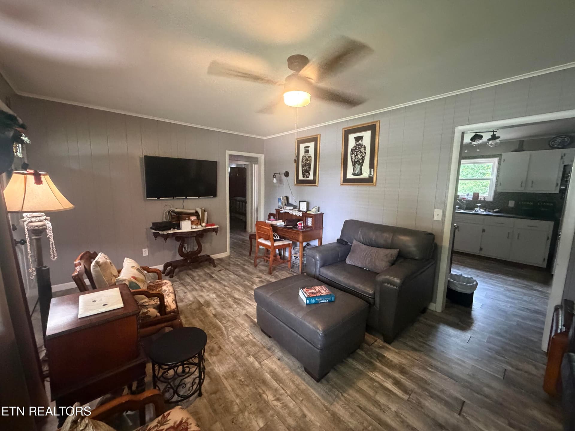 living room - 2860 Boyds Creek Hwy, Sevierville, TN 37876
