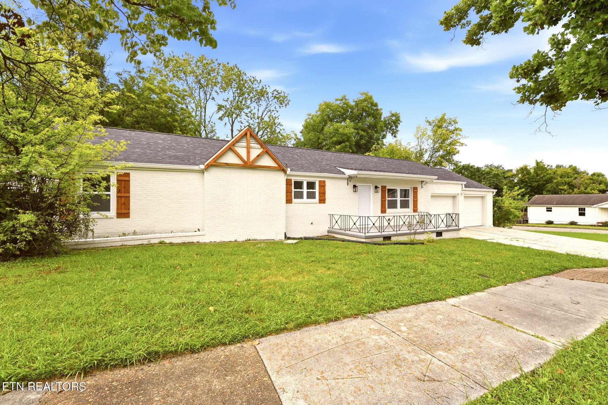2-web-or-mls-EGlnwd2406 (2) - 2406 E Glenwood Ave, Knoxville, TN 37917, Knoxville