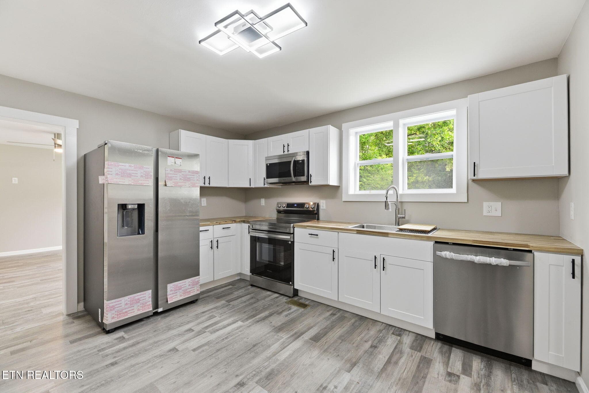 11-web-or-mls-EGlnwd2406 (21) - 2406 E Glenwood Ave, Knoxville, TN 37917, Knoxville