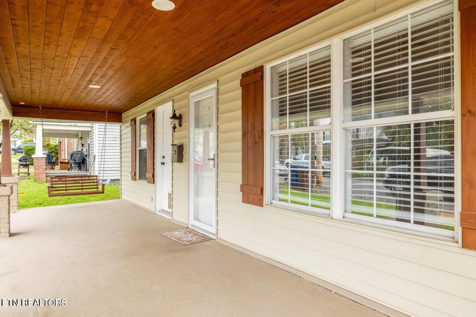 front porch - 409 W 5th Ave, Lenoir City, TN 37771, Lenoir City