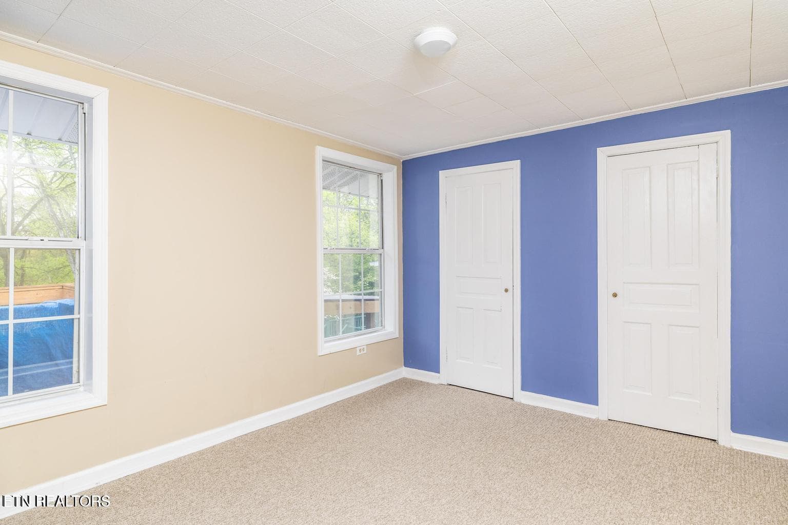 purple room - 409 W 5th Ave, Lenoir City, TN 37771, Lenoir City