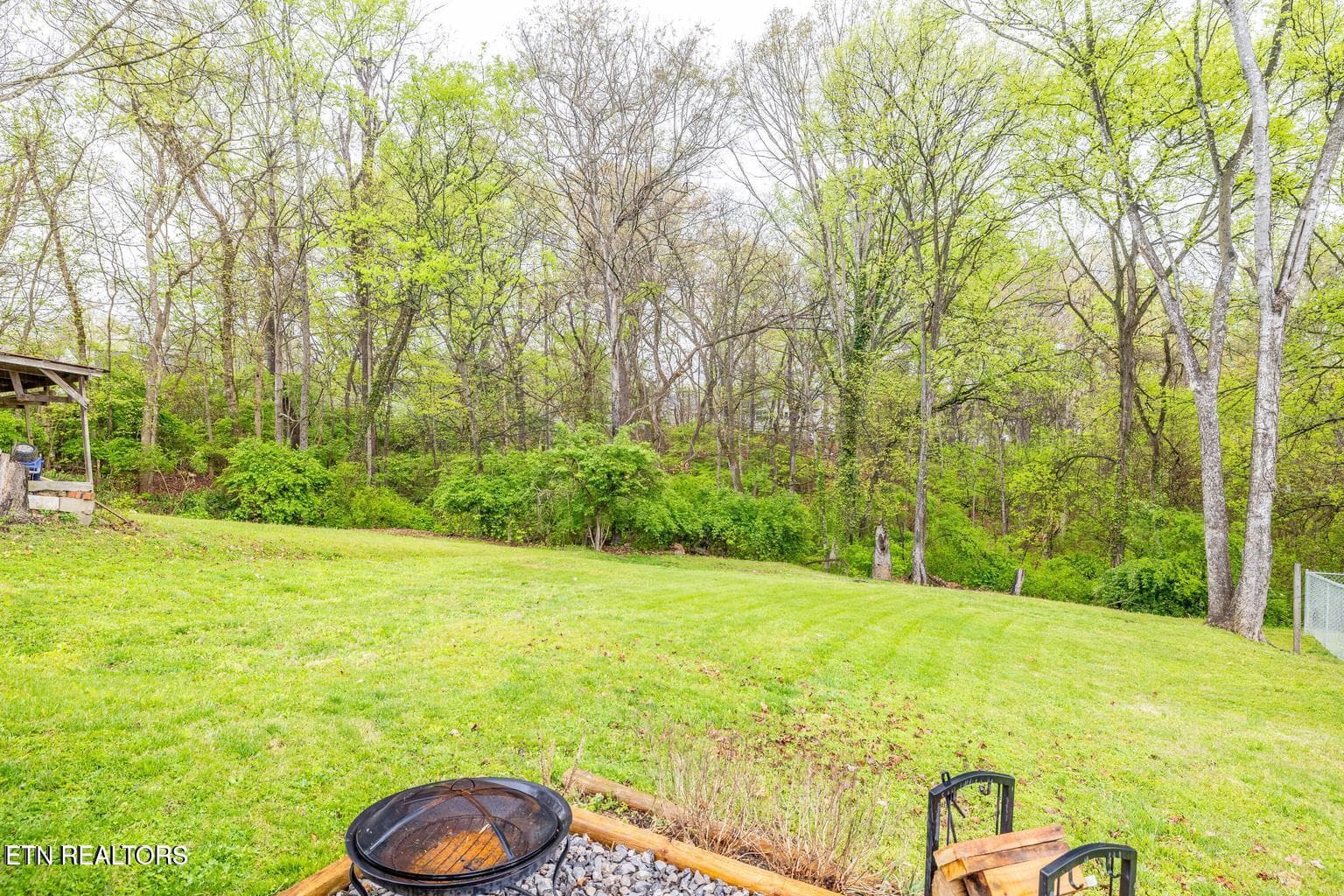 yard2 - 409 W 5th Ave, Lenoir City, TN 37771, Lenoir City
