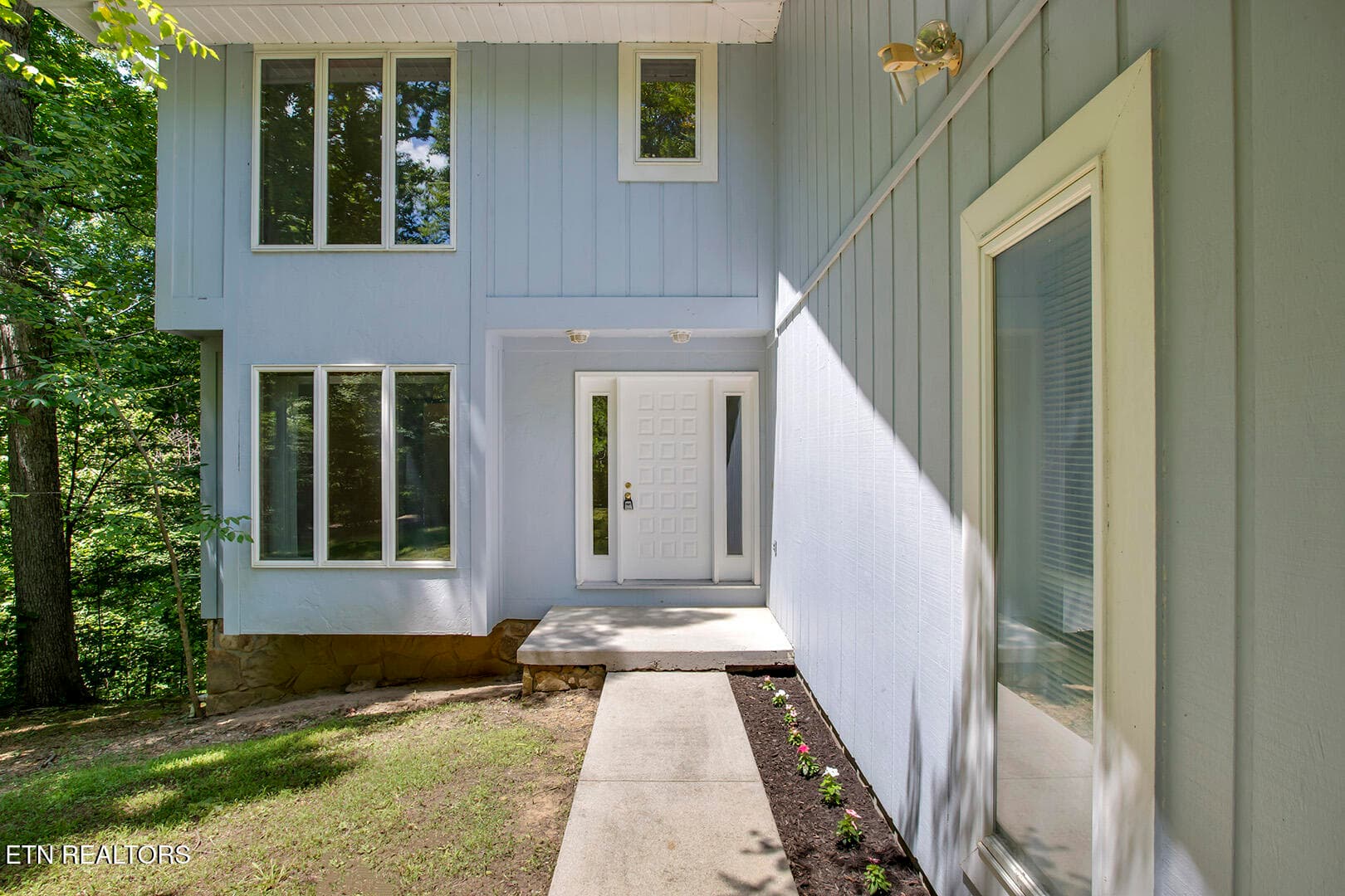 04_BluebirdCoveLane_1560_FrontPorch - 1560 Bluebird Cove Lane, Sevierville, TN 37862