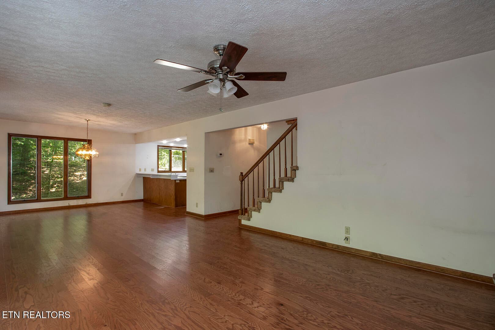 11_BluebirdCoveLane_1560_Living04 - 1560 Bluebird Cove Lane, Sevierville, TN 37862