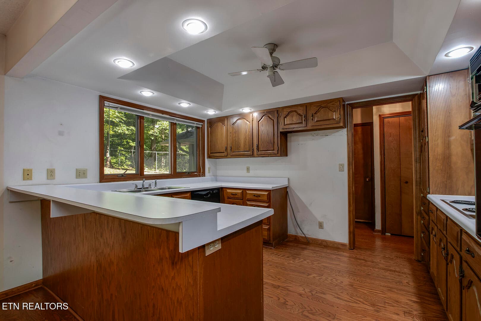 15_BluebirdCoveLane_1560_Kitchen01 - 1560 Bluebird Cove Lane, Sevierville, TN 37862