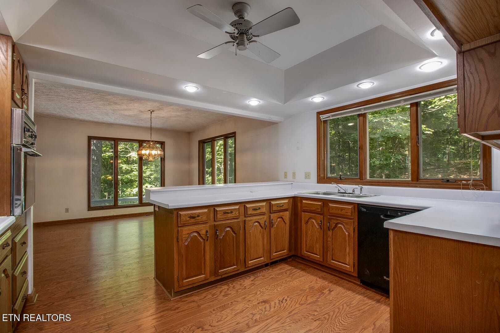 16_BluebirdCoveLane_1560_Kitchen02 - 1560 Bluebird Cove Lane, Sevierville, TN 37862