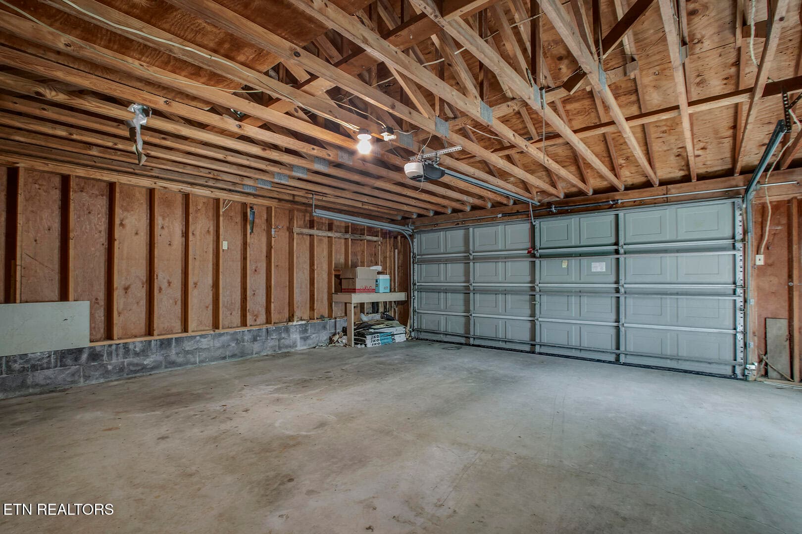 22_BluebirdCoveLane_1560_Garage - 1560 Bluebird Cove Lane, Sevierville, TN 37862