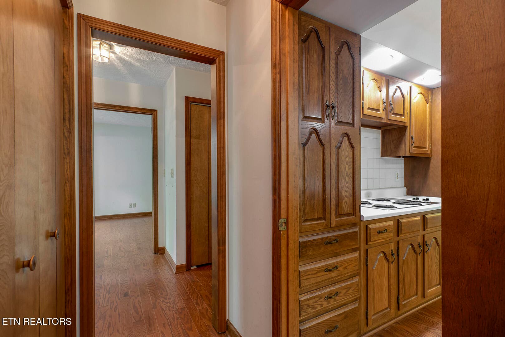 23_BluebirdCoveLane_1560_EnrtyHall-Kitch - 1560 Bluebird Cove Lane, Sevierville, TN 37862