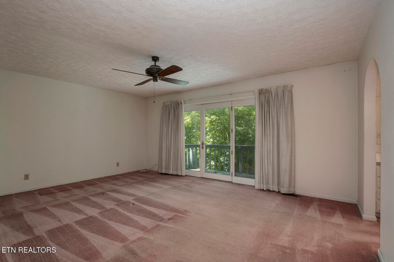 29_BluebirdCoveLane_1560_MasterBedroom01 - 1560 Bluebird Cove Lane, Sevierville, TN 37862