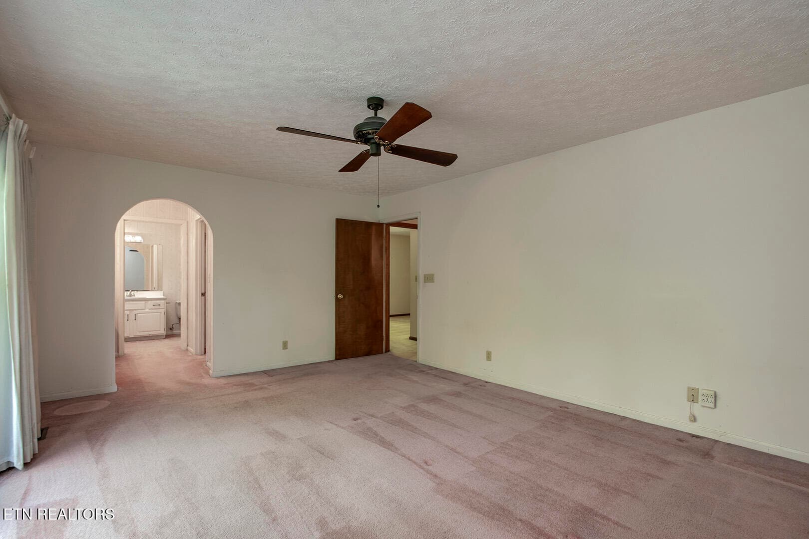 31_BluebirdCoveLane_1560_MasterBedroom02 - 1560 Bluebird Cove Lane, Sevierville, TN 37862