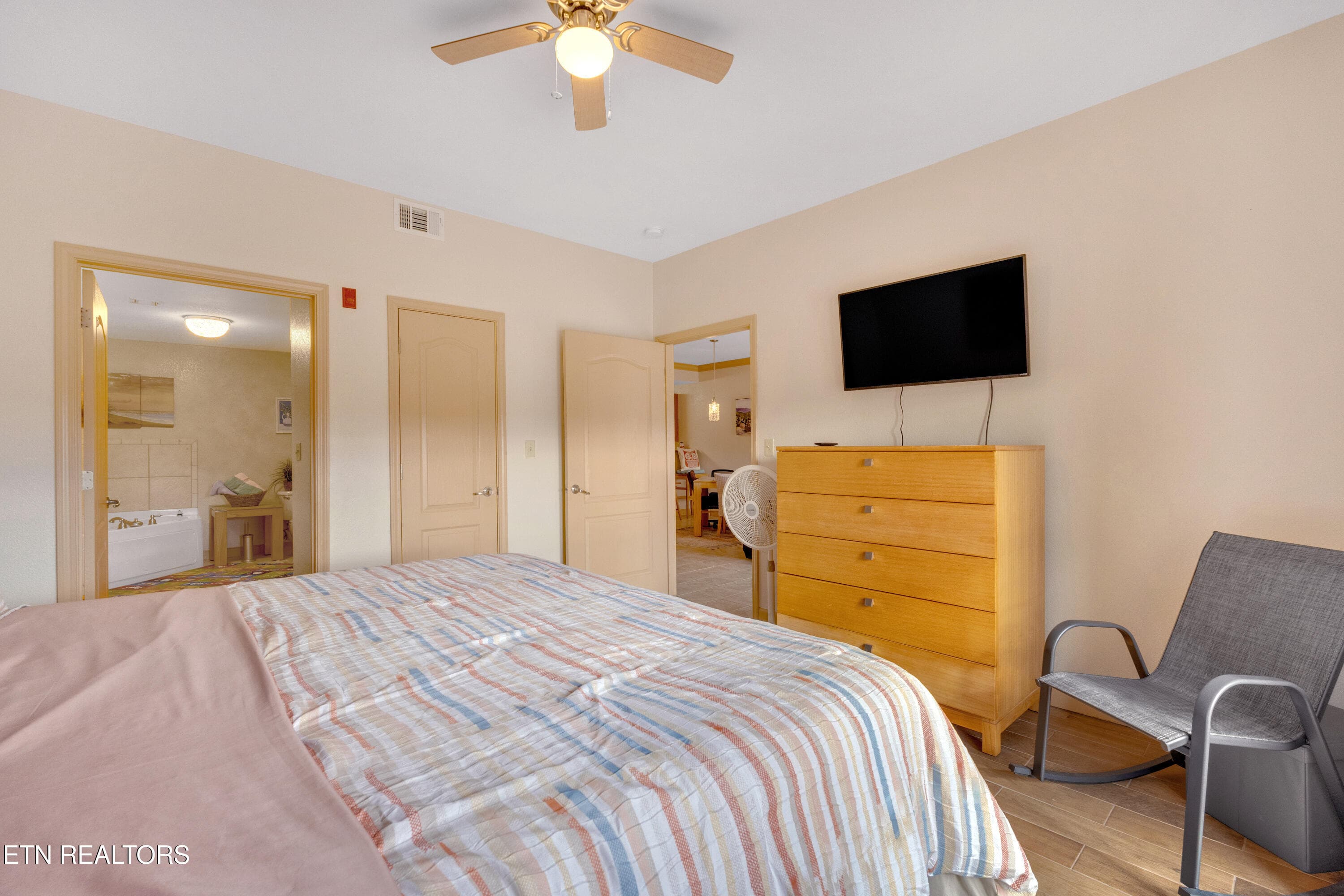 19-print-JH 20250104-070 - 124 Plaza Drive UNIT 3203, Pigeon Forge, TN 37863, Pigeon Forge