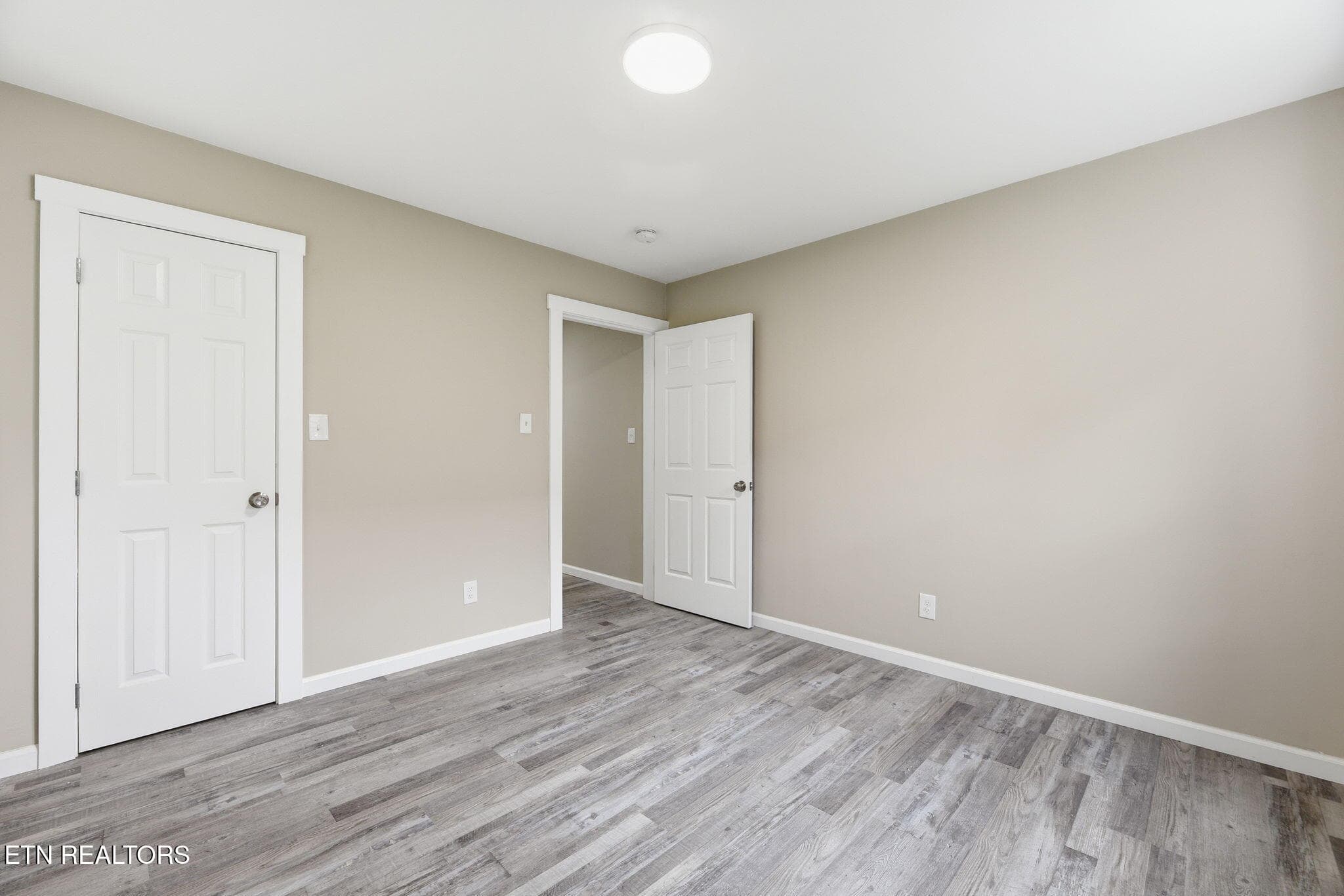 21-web-or-mls-EGlnwd2406 (15) - 2406 E Glenwood Ave, Knoxville, TN 37917, Knoxville