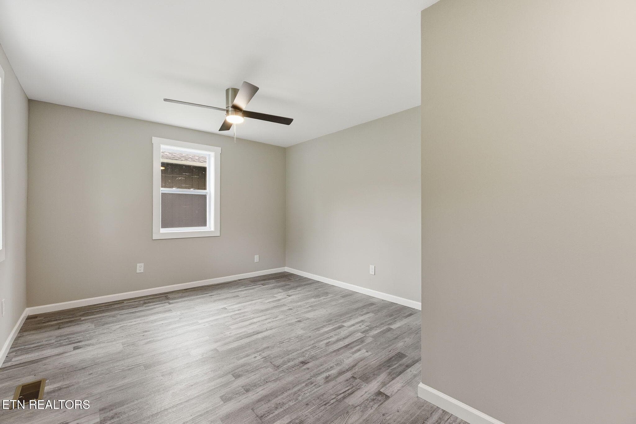 14-web-or-mls-EGlnwd2406 (10) - 2406 E Glenwood Ave, Knoxville, TN 37917, Knoxville