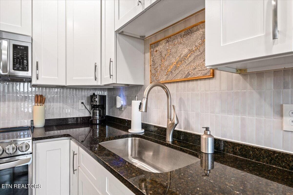 13-114 E Hbr Vw Ln - 114 E Harbor View Lane, LaFollette, TN 37766