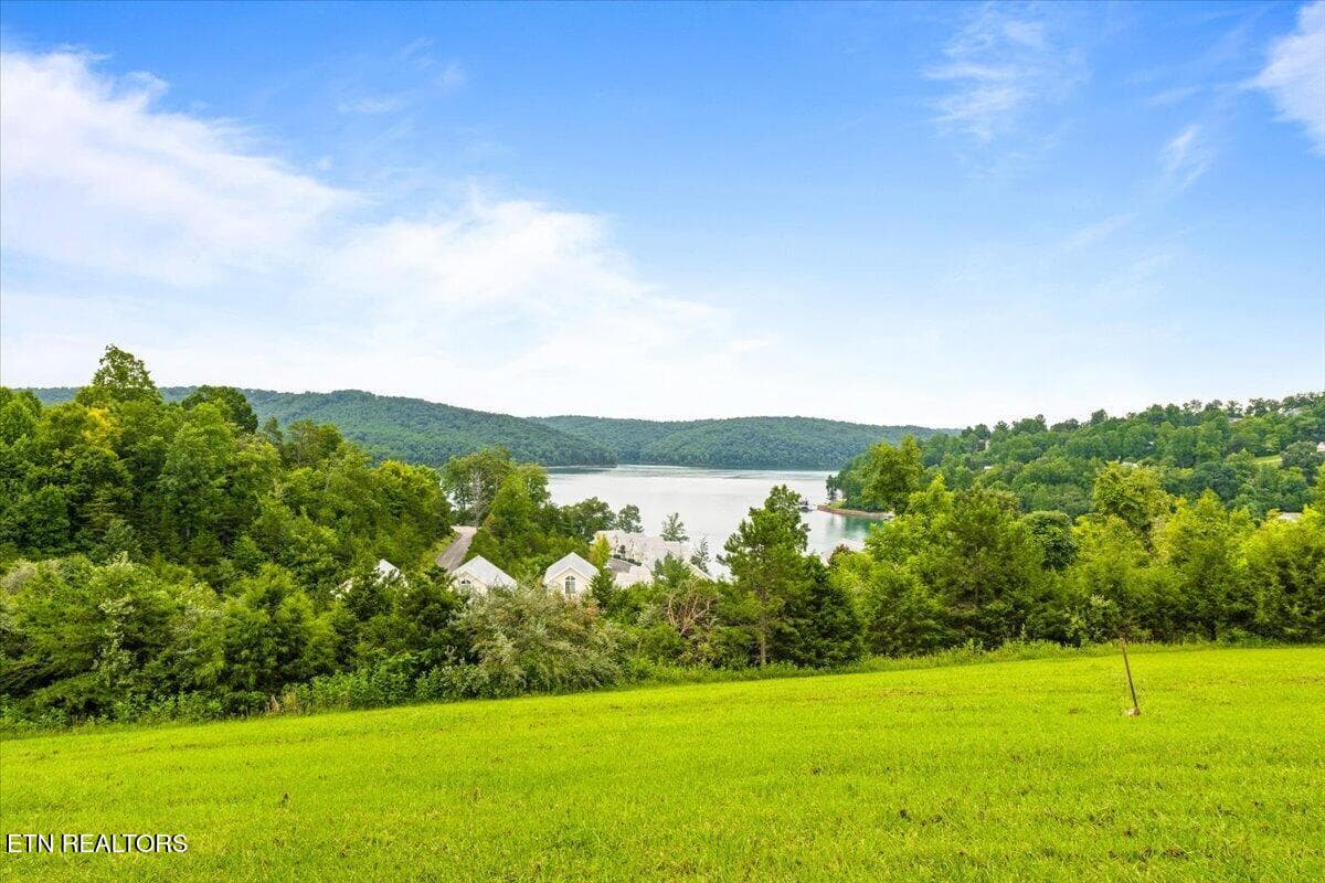 22-114 E Hbr Vw Ln - 114 E Harbor View Lane, LaFollette, TN 37766