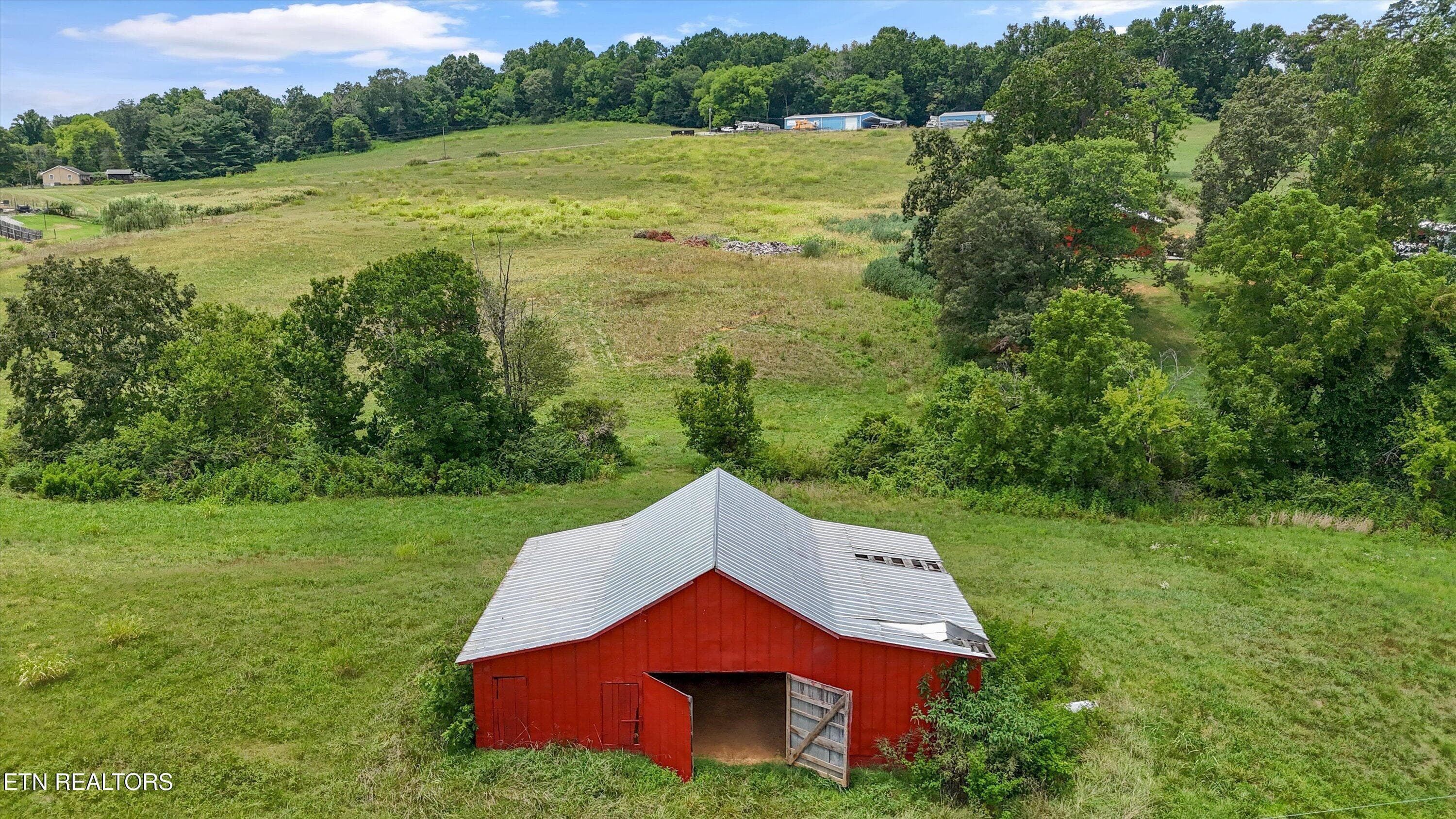 The Barn! - 2522 Grey Ridge Rd, Maryville, TN 37801