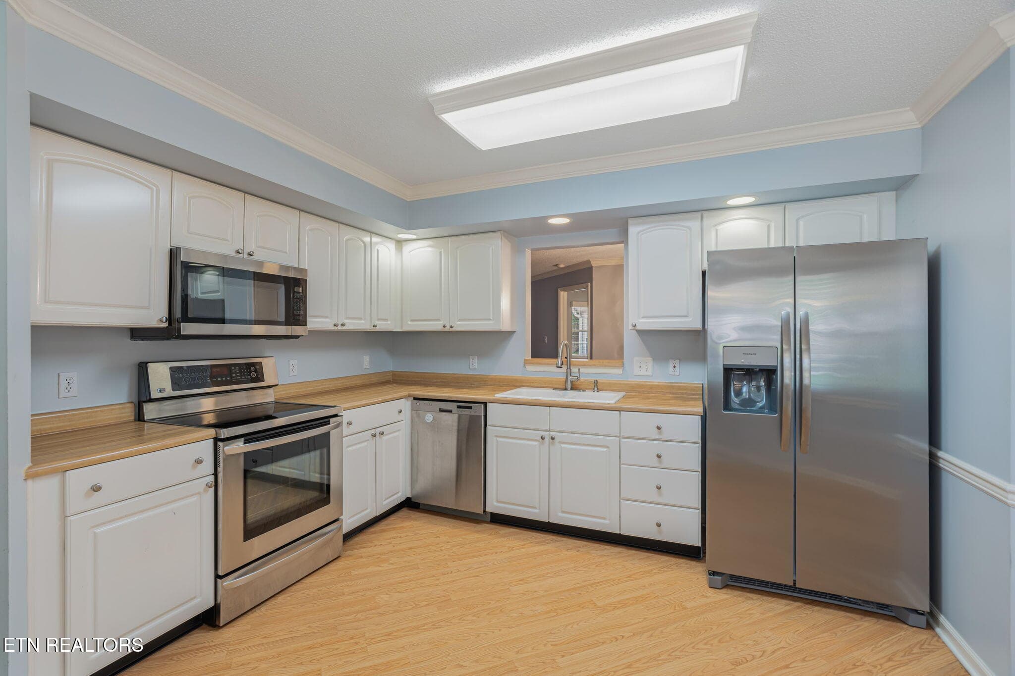 Stainless Steel Appliances - 715 Cedar Lane 102, Knoxville, TN 37912