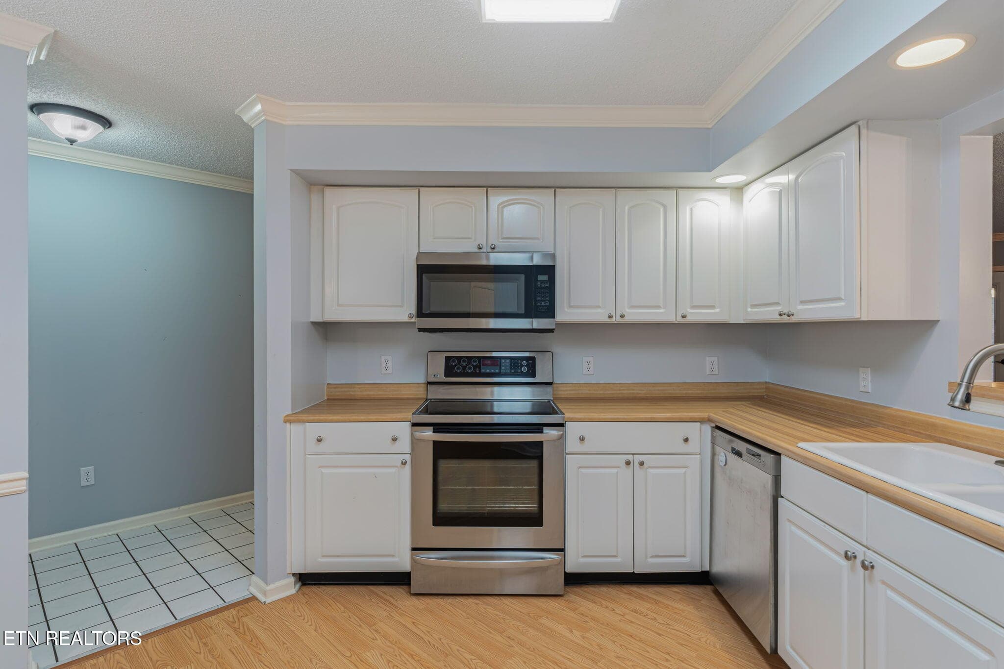 Kitchen - 715 Cedar Lane 102, Knoxville, TN 37912