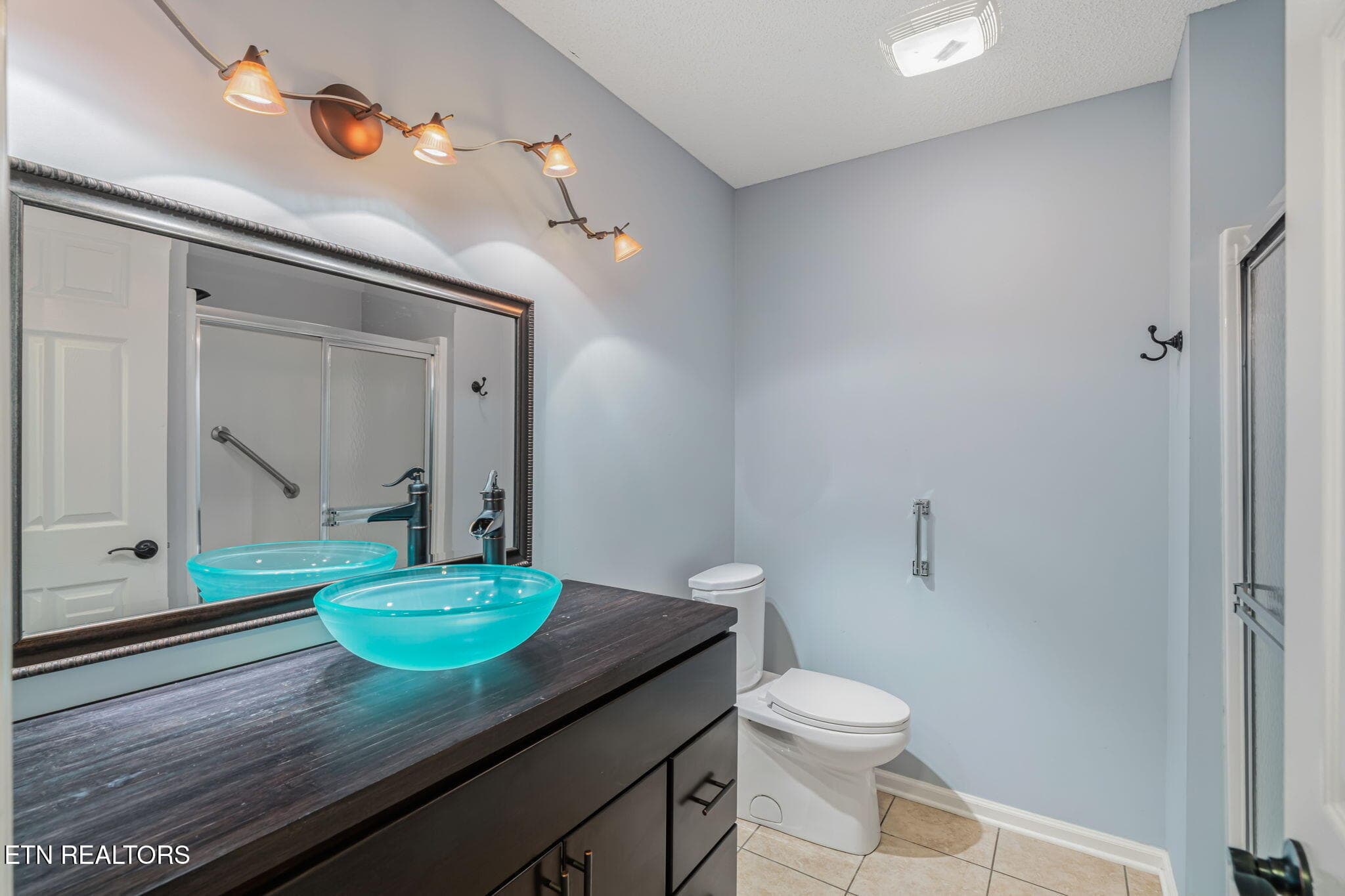 2nd Full Bath - 715 Cedar Lane 102, Knoxville, TN 37912