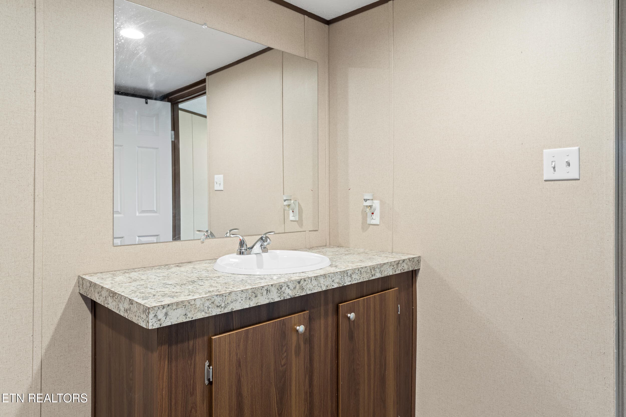 1931 massachusetts ave-22 - 1931 Massachusetts Ave, Knoxville, TN 37921, Knoxville