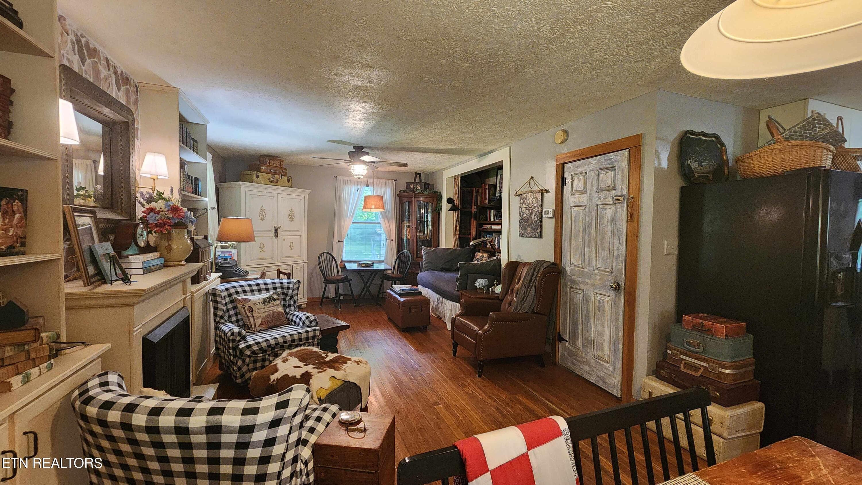 305 christain community rd -- Living roo - 340 Christian Community Rd, Livingston, TN 38570