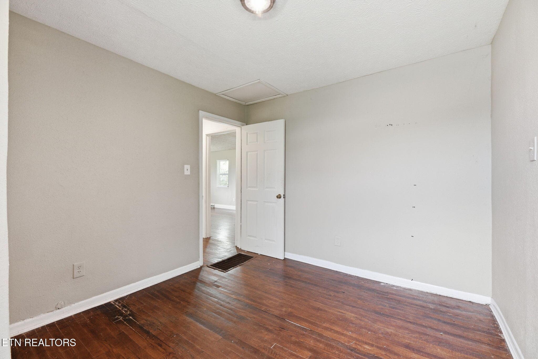 17-web-or-mls-Brown 2541 (17) - 2541 Brown Ave, Knoxville, TN 37917, Knoxville
