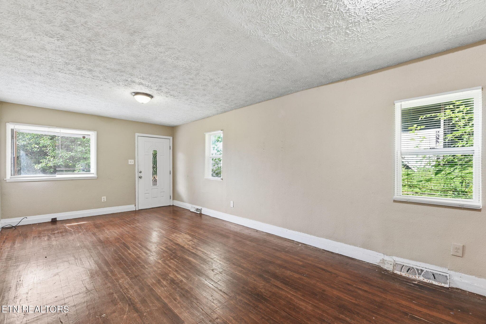 5-web-or-mls-Brown 2541 (5) - 2541 Brown Ave, Knoxville, TN 37917, Knoxville